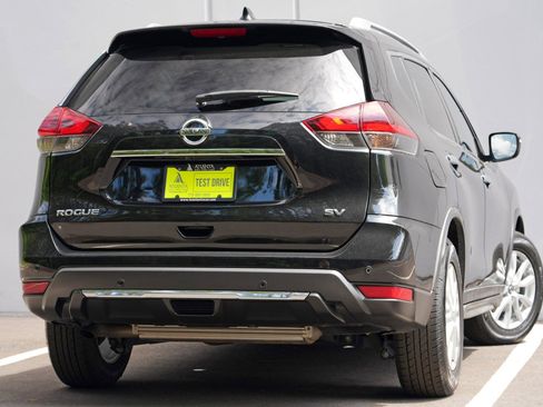 Used 2020 Nissan Rogue SV FWD image 4