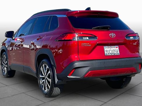 Used 2025 Toyota Corolla Cross XLE w/ Convenience Package FWD image 11