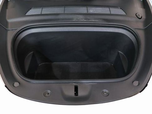 Used 2022 Tesla Model Y Long Range image 24