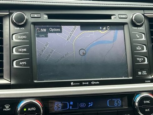 Used 2019 Toyota Highlander XLE AWD/4WD image 70