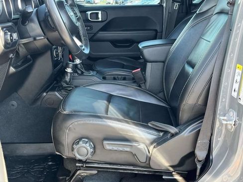 Used 2019 Jeep Wrangler Unlimited Sahara w/ Quick Order Package 24M Moab AWD/4WD image 13