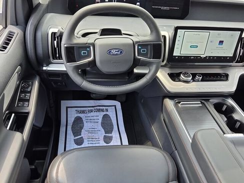 Used 2025 Ford Expedition Active RWD image 8