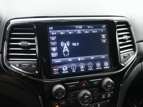 Used 2020 Jeep Grand Cherokee Laredo w/ 18" Wheel & 8.4" Radio Group AWD/4WD image 13