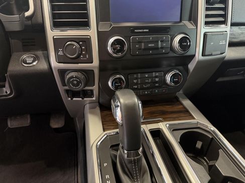 Used 2019 Ford F150 Lariat w/ Equipment Group 502A Luxury AWD/4WD image 16