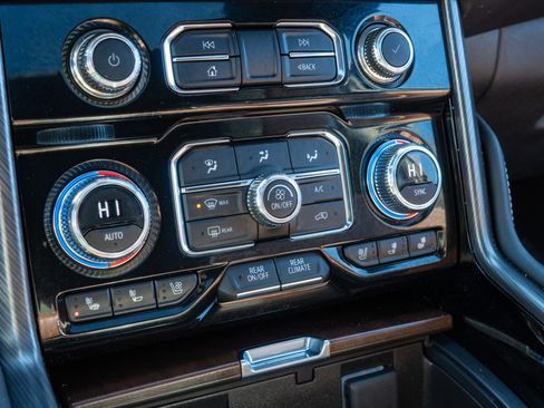 Used 2023 GMC Yukon Denali Ultimate image 14