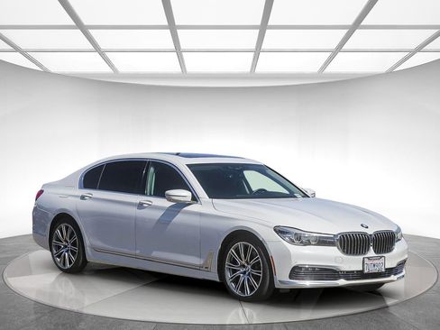 Used 2016 BMW 740i image 4