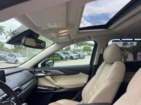 Used 2018 MAZDA CX-9 Touring w/ Touring Premium Package FWD image 17