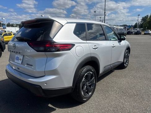 Used 2024 Nissan Rogue SV AWD/4WD image 5
