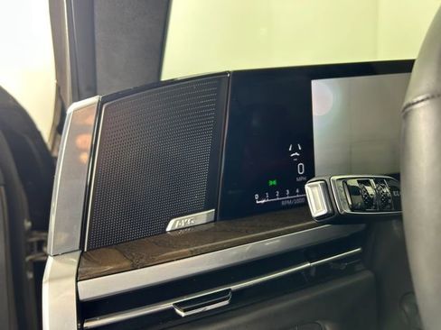 Certified 2025 Cadillac Escalade Sport Platinum w/ LPO, Floor Liner Package image 19