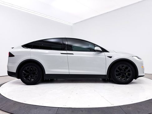 Used 2022 Tesla Model X image 41