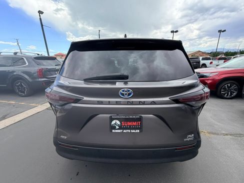 Used 2023 Toyota Sienna XLE AWD/4WD image 5