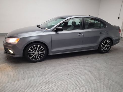 Used 2016 Volkswagen Jetta Sport image 2