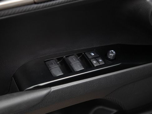 Used 2025 Toyota Camry SE AWD/4WD image 19