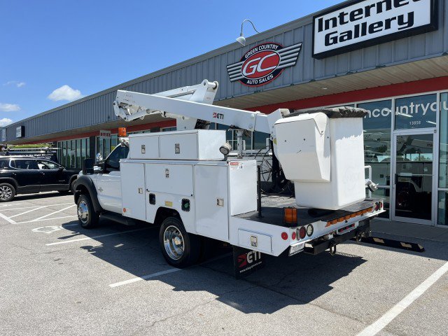 Used 2015 Ford F550 4x4 Regular Cab Super Duty image 5