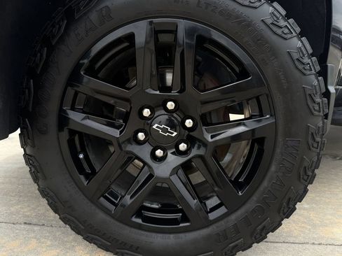 Used 2023 Chevrolet Silverado 1500 Custom Trail Boss AWD/4WD image 9