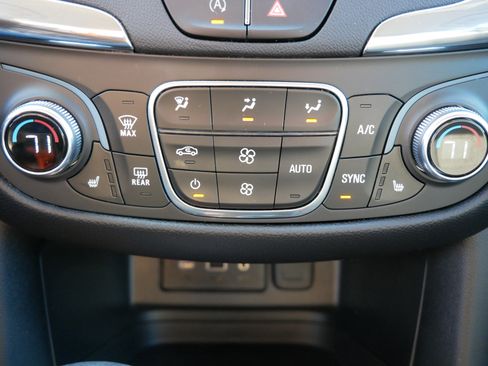 Used 2023 Chevrolet Equinox LT image 23