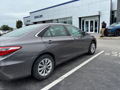 Used 2017 Toyota Camry LE FWD image 8
