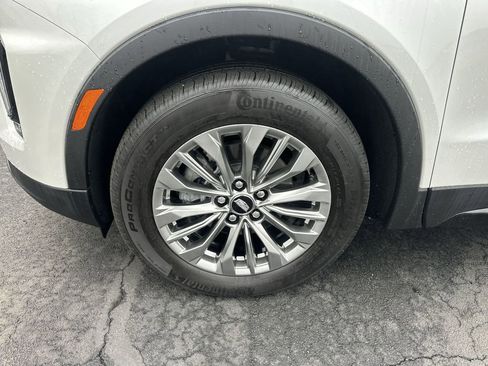 Used 2024 Cadillac XT4 Premium Luxury w/ Active Safety Package image 10