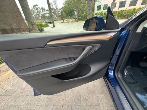 Used 2023 Tesla Model Y Long Range AWD/4WD image 32