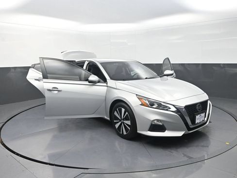 Used 2022 Nissan Altima 2.5 SV AWD/4WD image 31