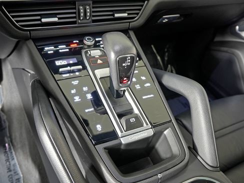 Certified 2023 Porsche Cayenne AWD/4WD image 32
