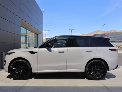 New 2026 Land Rover Range Rover Sport Dynamic SE AWD/4WD image 9