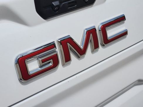 Used 2024 GMC Sierra 1500 SLT image 12
