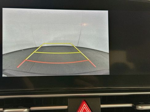 Used 2025 Hyundai Elantra Limited FWD image 23