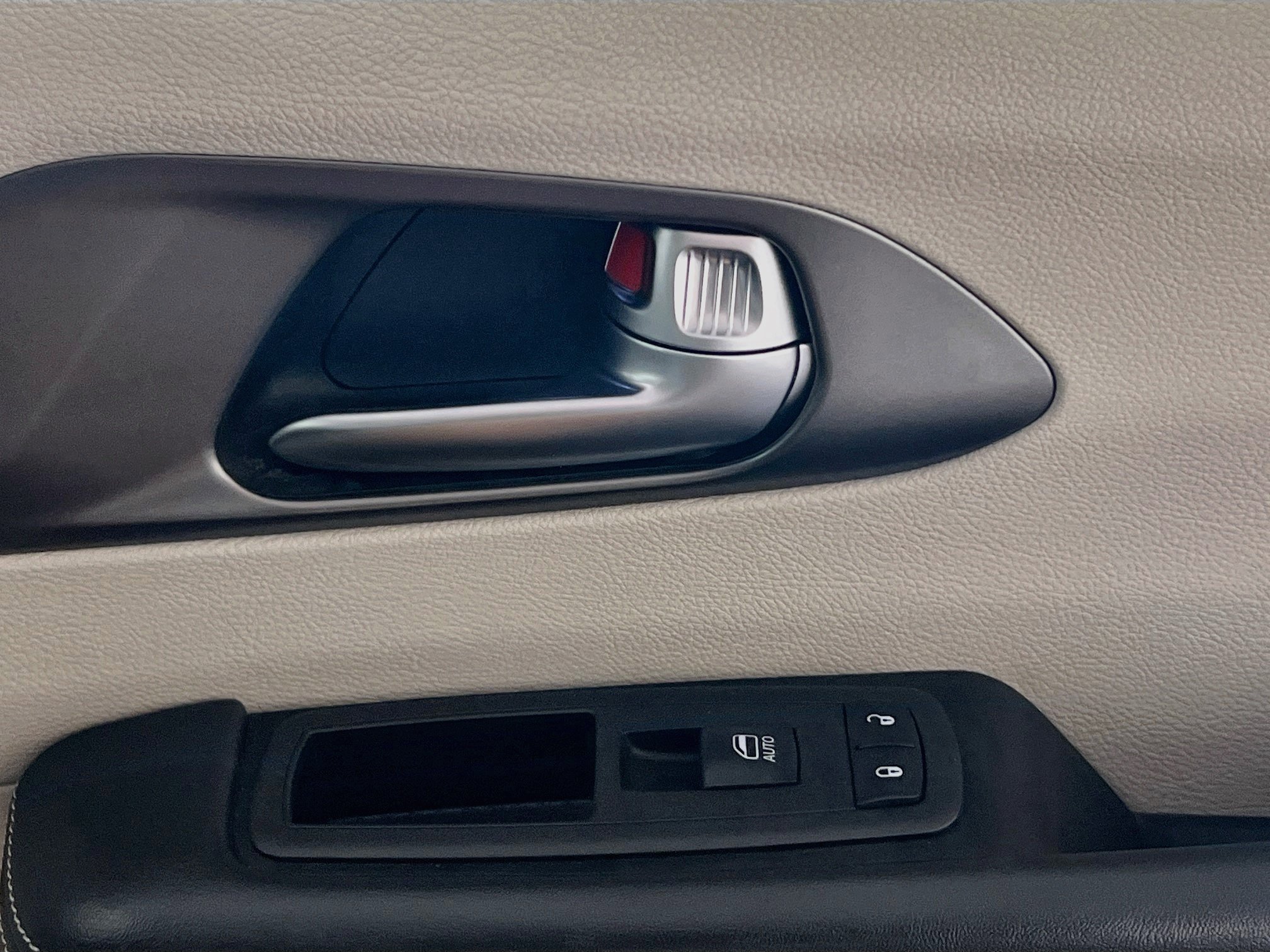 Used 2023 Chrysler Pacifica Touring-L FWD image 31