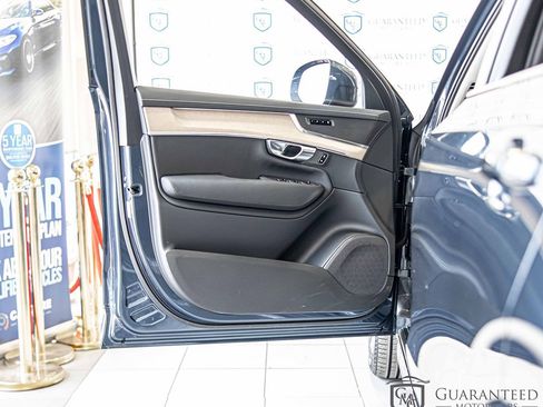 Used 2025 Volvo XC90 B6 Plus image 31