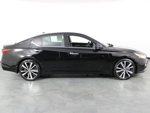 Used 2019 Nissan Altima 2.5 Platinum FWD image 14