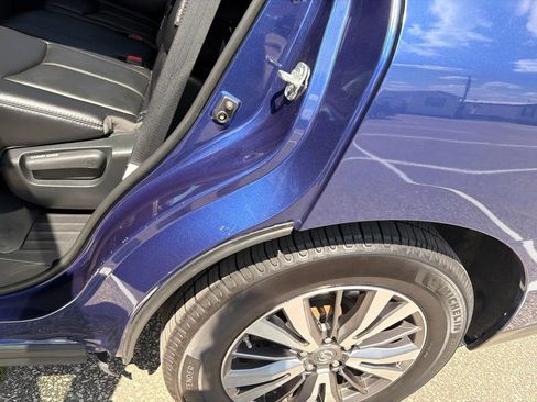 Used 2019 Nissan Pathfinder SL FWD image 12