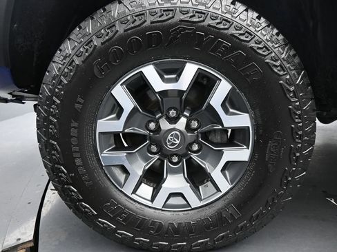 Used 2023 Toyota Tacoma TRD Off-Road image 14