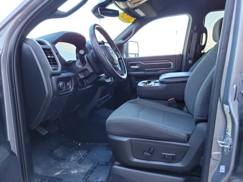 Used 2024 RAM 2500 Big Horn w/ Sport Appearance Package AWD/4WD image 8