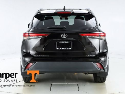 Used 2020 Toyota Highlander XLE AWD/4WD image 8