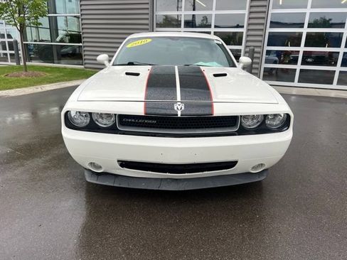 Used 2010 Dodge Challenger SE RWD image 2