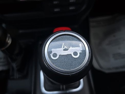 Used 2018 Jeep Wrangler Unlimited Sahara image 70