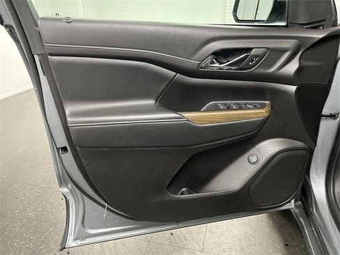 Used 2023 GMC Acadia SLE w/ Driver Convenience Package image 21