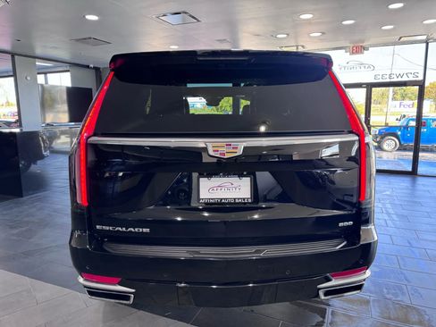 Used 2021 Cadillac Escalade Premium Luxury image 4