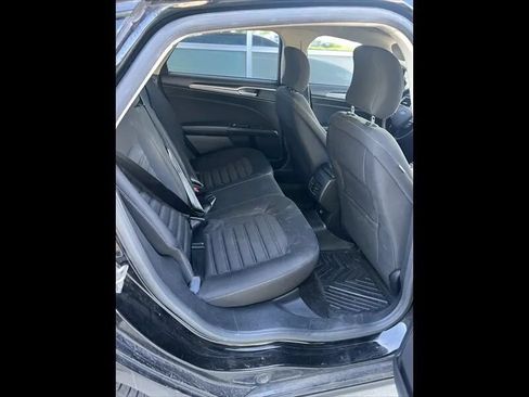 Used 2017 Ford Fusion SE w/ Fusion SE Technology Package FWD image 19