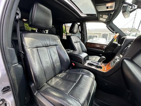 Used 2015 Lincoln Navigator 4WD image 13