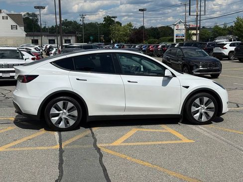Used 2022 Tesla Model Y Long Range AWD/4WD image 7