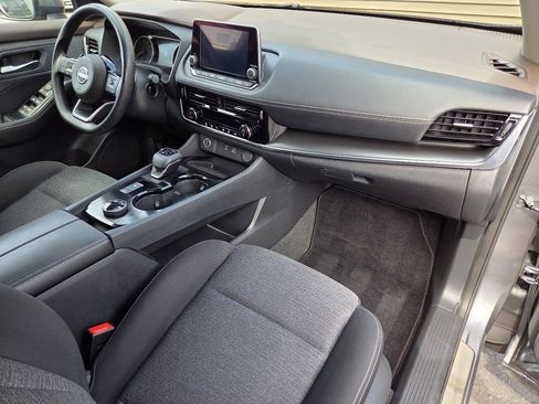 Used 2022 Nissan Rogue SV image 16