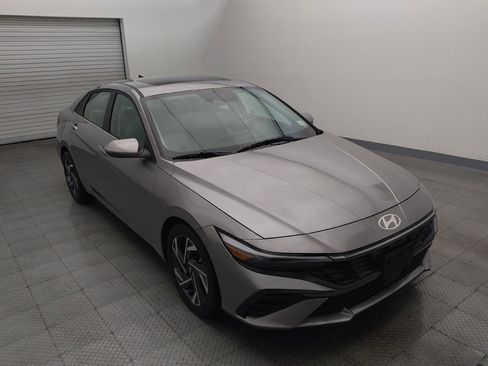 Used 2025 Hyundai Elantra Limited FWD image 13