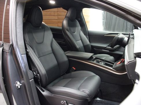 Used 2022 Tesla Model X Plaid image 38