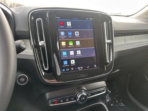 Certified 2025 Volvo XC40 B5 Plus image 24