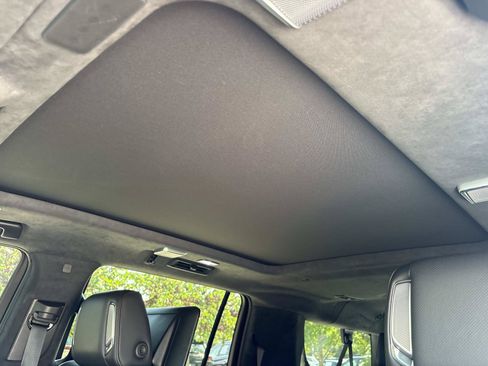 Used 2023 Cadillac Escalade ESV V AWD/4WD image 15