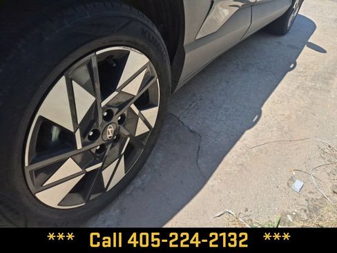 Used 2025 Hyundai Kona SEL FWD image 19