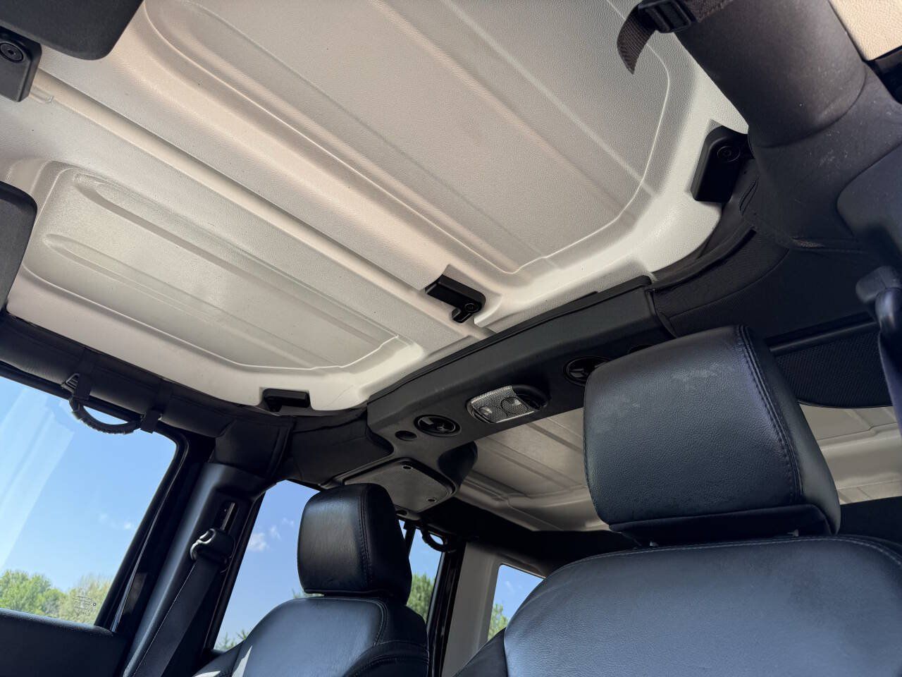 Used 2017 Jeep Wrangler Unlimited Sahara AWD/4WD image 15