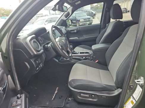Used 2022 Toyota Tacoma TRD Off-Road image 13